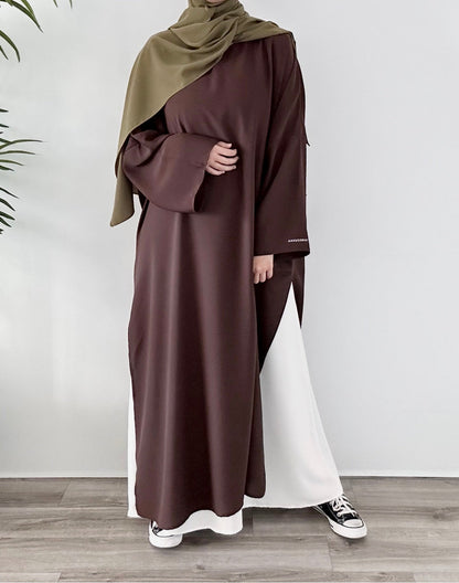 Abaya Chic Moderne 2 piece – Silhouette Longue Élégante Marron
