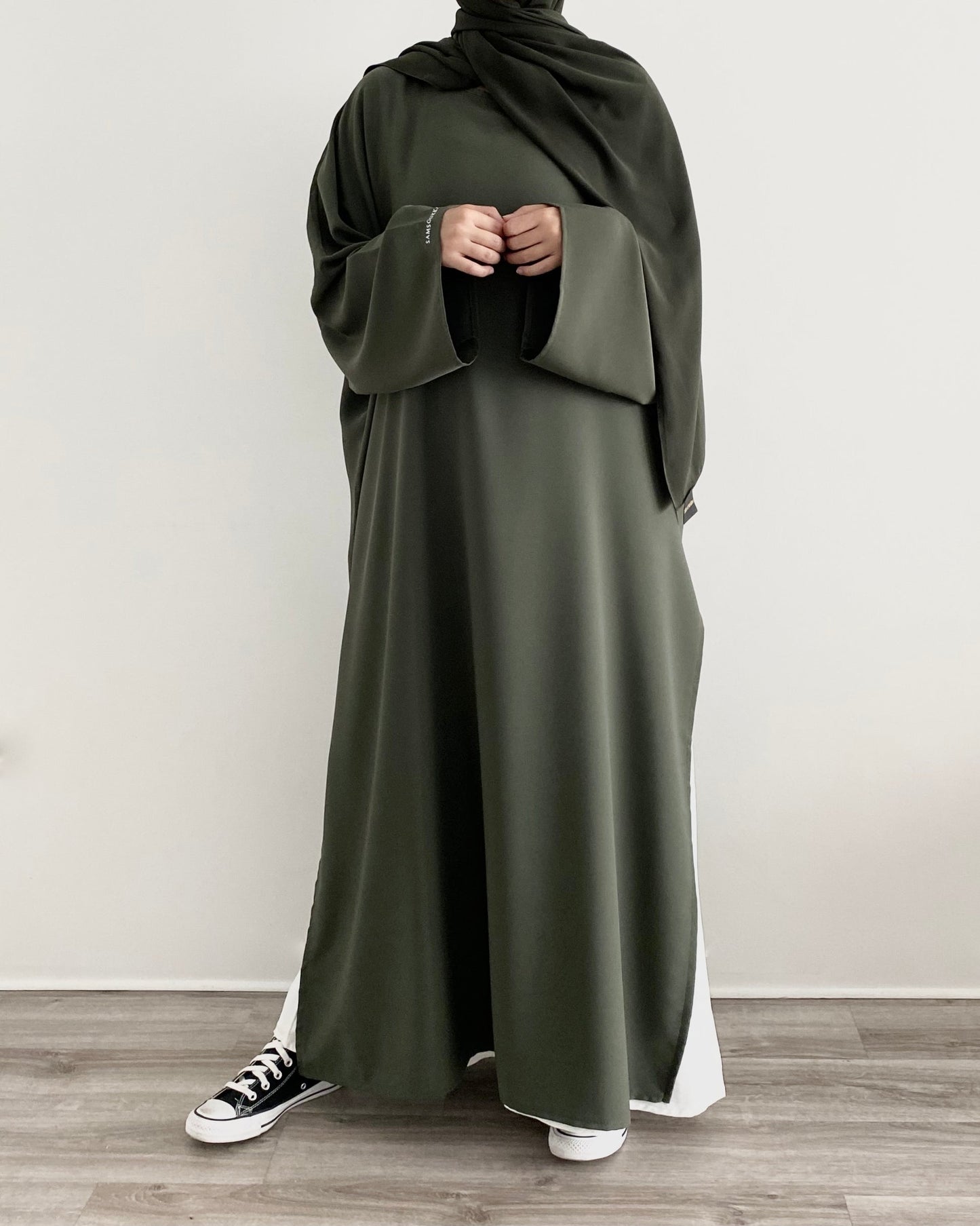 Abaya Chic Moderne 2 piece – Silhouette Longue Élégante Kaki